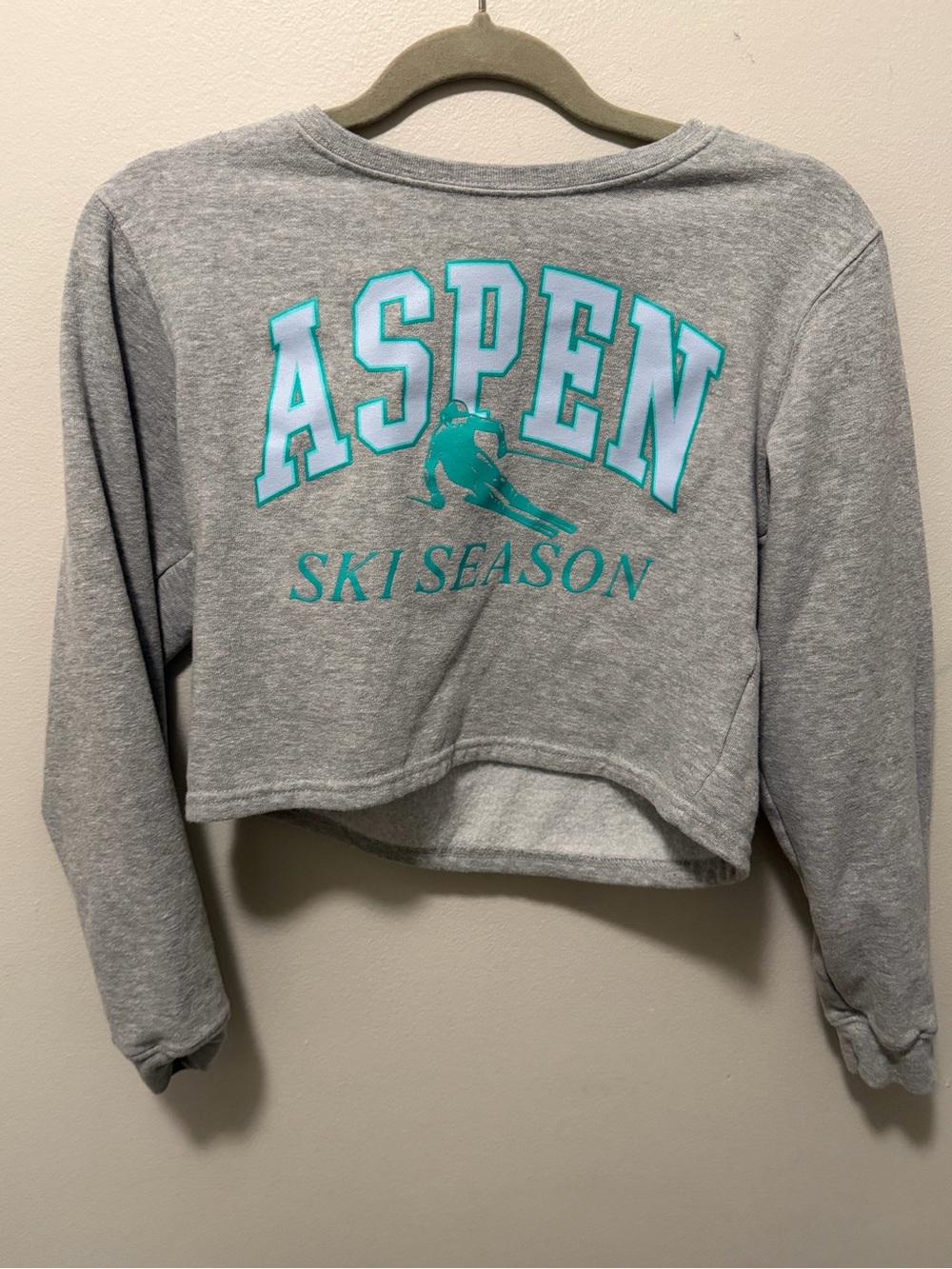 suburban riot Aspen ski season Girls cropped sweatshirt XL